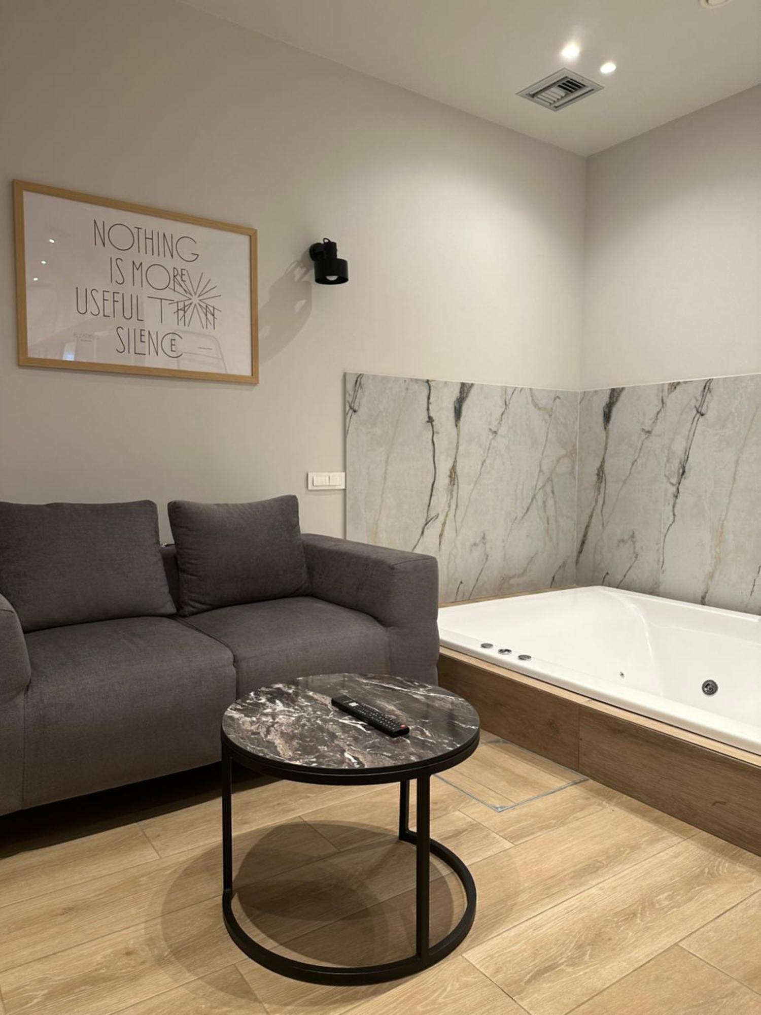 Belle Athenes - Luxury Rooms At Monastiraki Railway Station Dış mekan fotoğraf