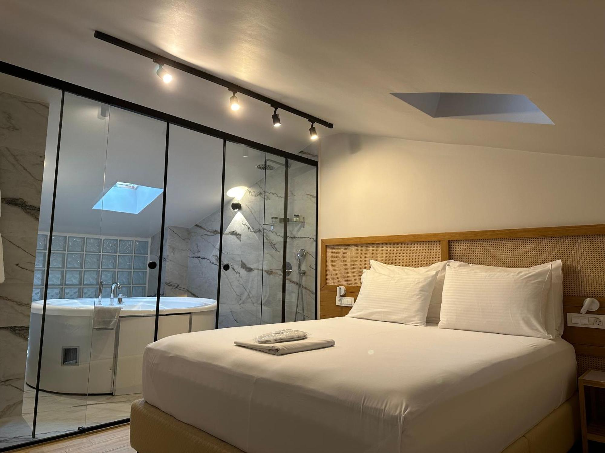 Belle Athenes - Luxury Rooms At Monastiraki Railway Station Dış mekan fotoğraf