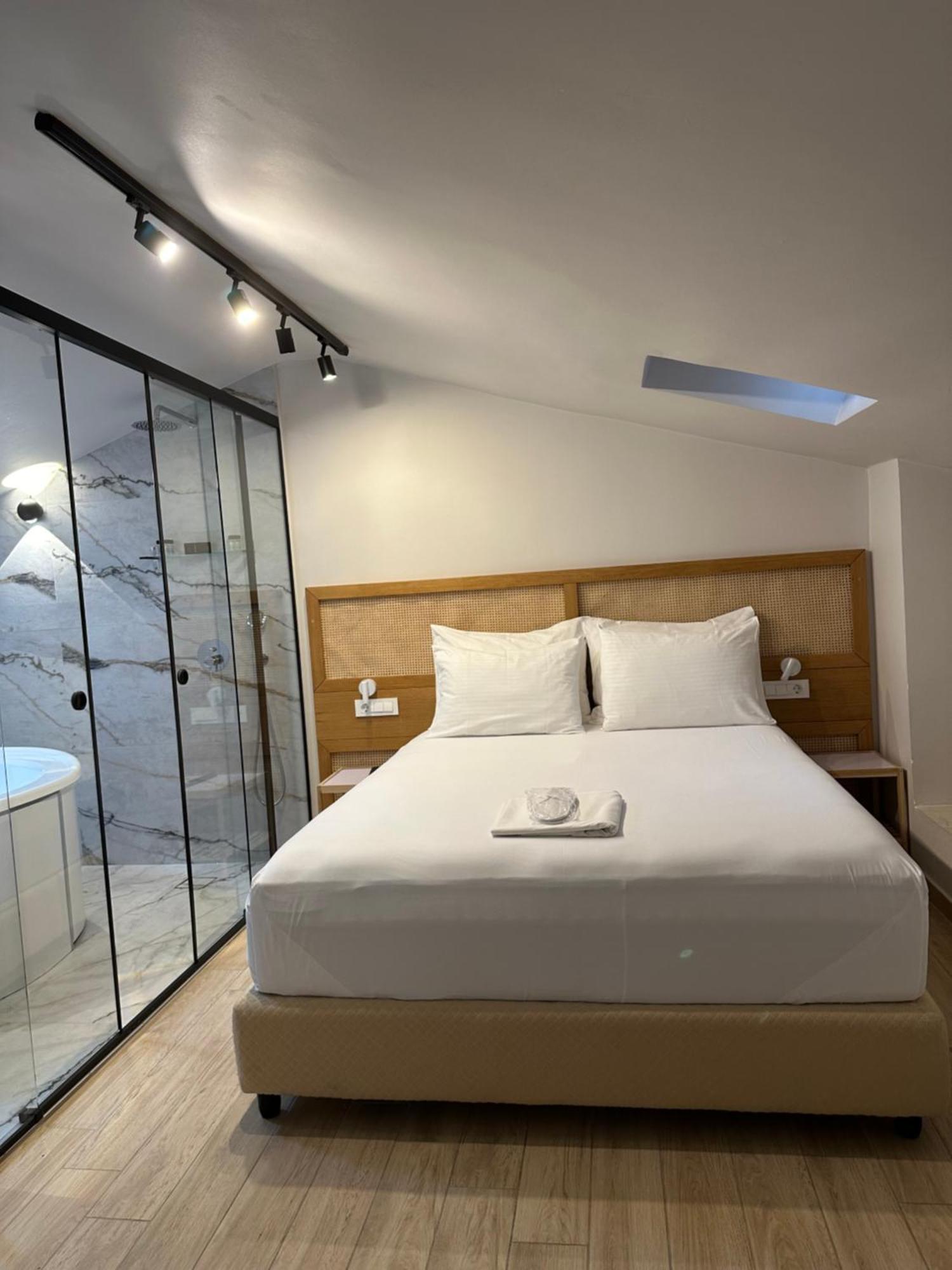 Belle Athenes - Luxury Rooms At Monastiraki Railway Station Dış mekan fotoğraf